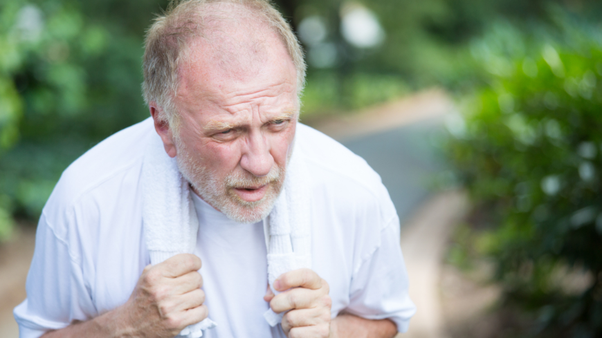 Höga natriumnivåer (hypernatremi) kan orsakas av en hög halt av natrium i kosten eller genom att inte dricka tillräckligt med vatten och att vara uttorkad.  Foto: Shutterstock